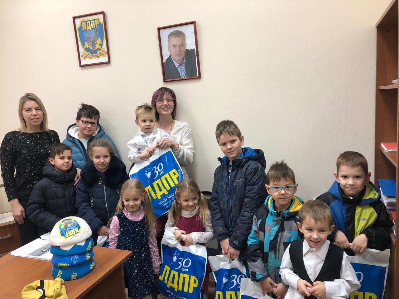 ЛДПР поздравляет детей с Новым Годом!