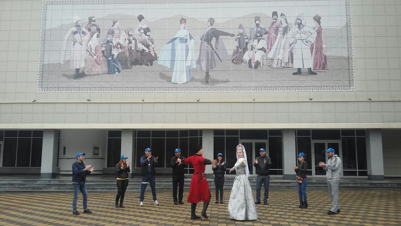 Танцуют ВСЕ!