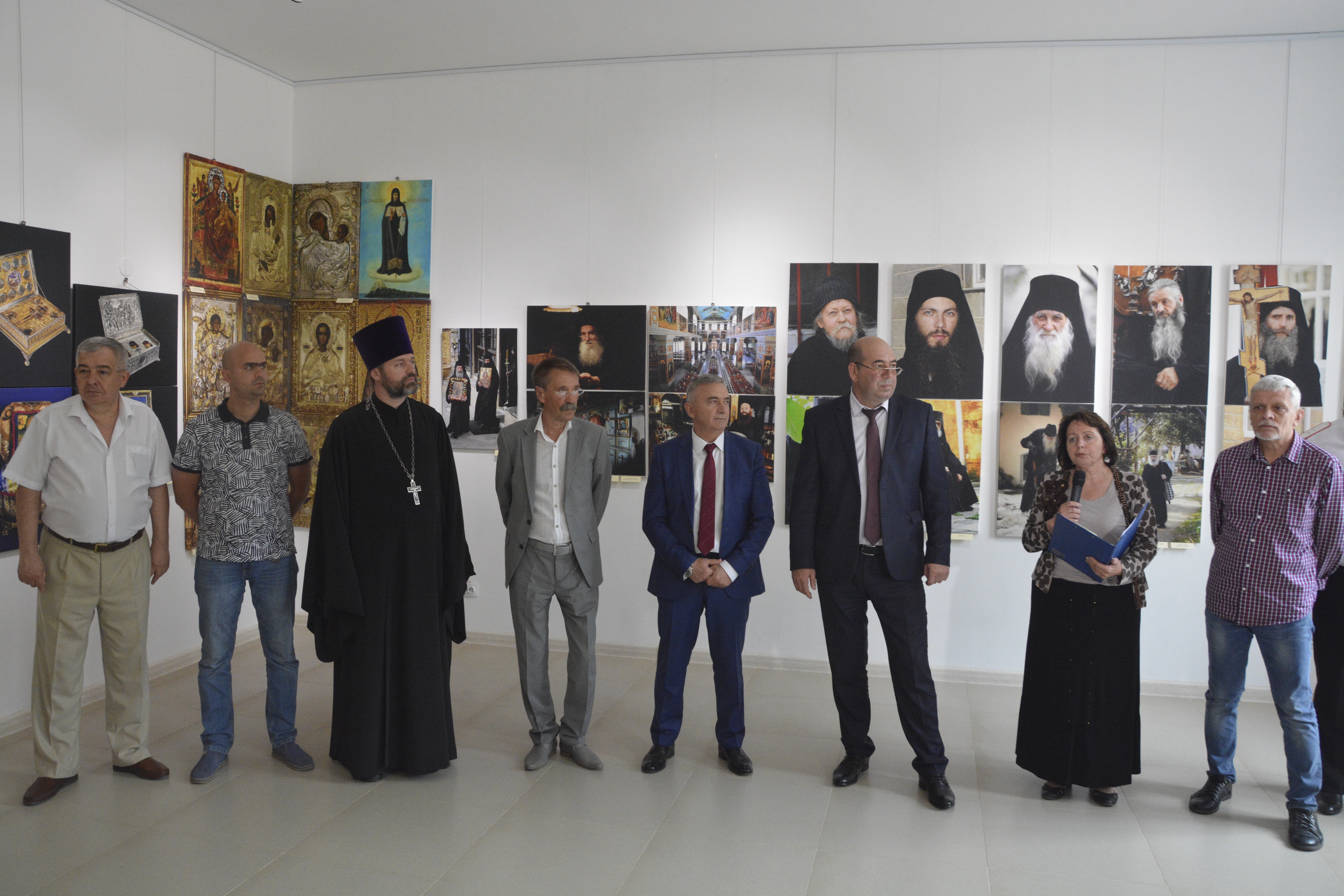 В преддверии Дня славянской культуры и письменности в Черкесске открылась уникальная фотовыставка "Наш Афон"