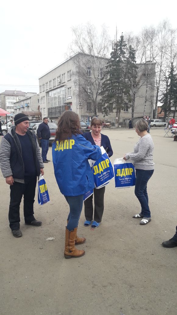 В рамках автопробега ЛДПР активисты посетили села Зеленчукского муниципального района