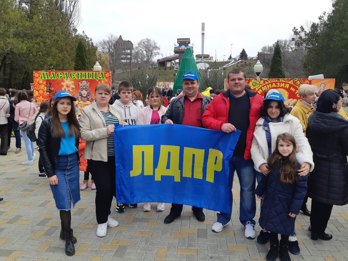 Песни, танцы и блины