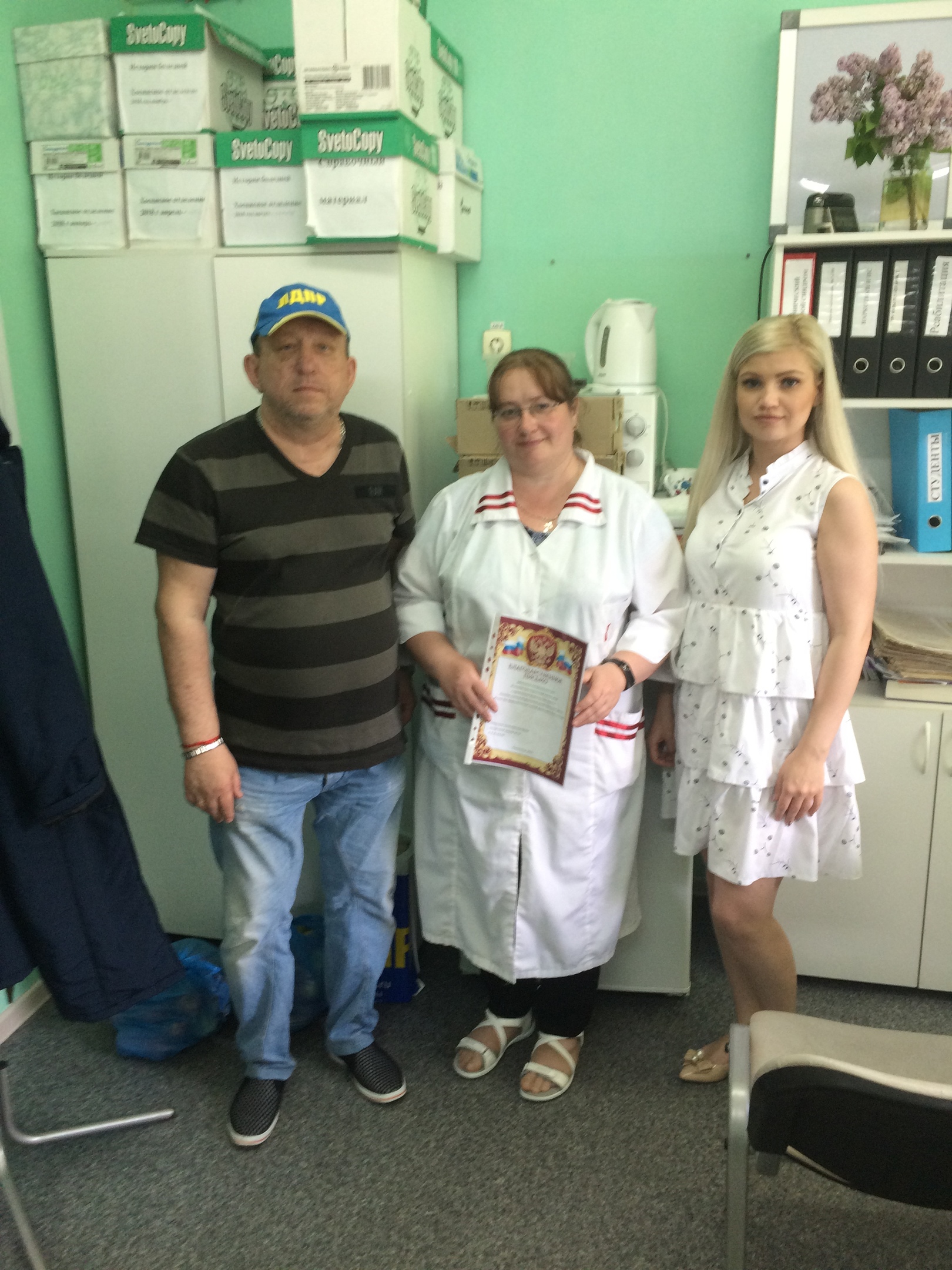 В честь Дня России координаторы Куйбышевского района, Новоильинского района и заместитель координатора по работе с молодежью, посетили детскую клиническую больницу №3