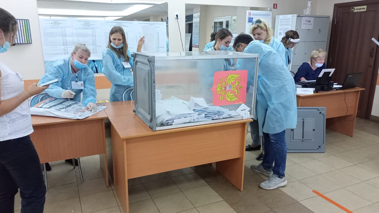 Подошел к концу первый день голосования. Выборы. Выборы в Кузбассе. Первые выборы. Впервые голосующие молодые избиратели.