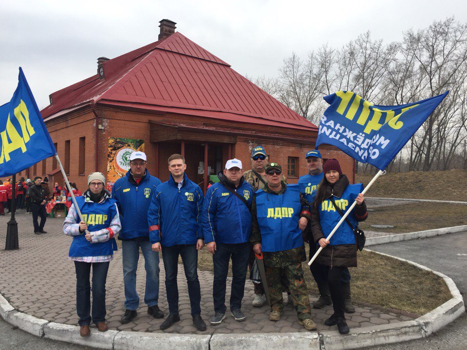 21 апреля 2018 года в рамках волонтерской акции "Памятнику быть" Новокузнецкое Городское отделение ЛДПР совместно с Молодежной организацией ЛДПР Кемеровской области приняли участие в субботнике в музее-заповеднике "Кузнецкая крепость"