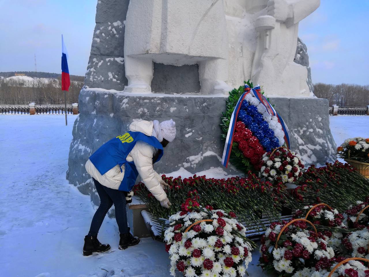 3 декабря 2018г. от Кемеровского регионального отделения ЛДПР были возложены цветы к вечному огню