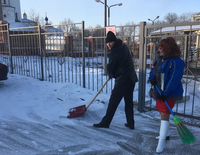 Депутаты ЛДПР навели порядок в саяногорском доме-интернате