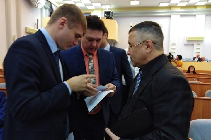 ЛДПР и КПРФ не исключают вариант согласованной кандидатуры сенатора