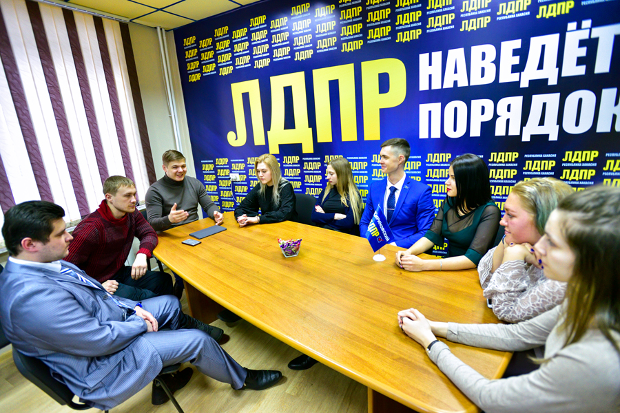 «Соколы Жириновского» готовы биться за синее небо в Абакане