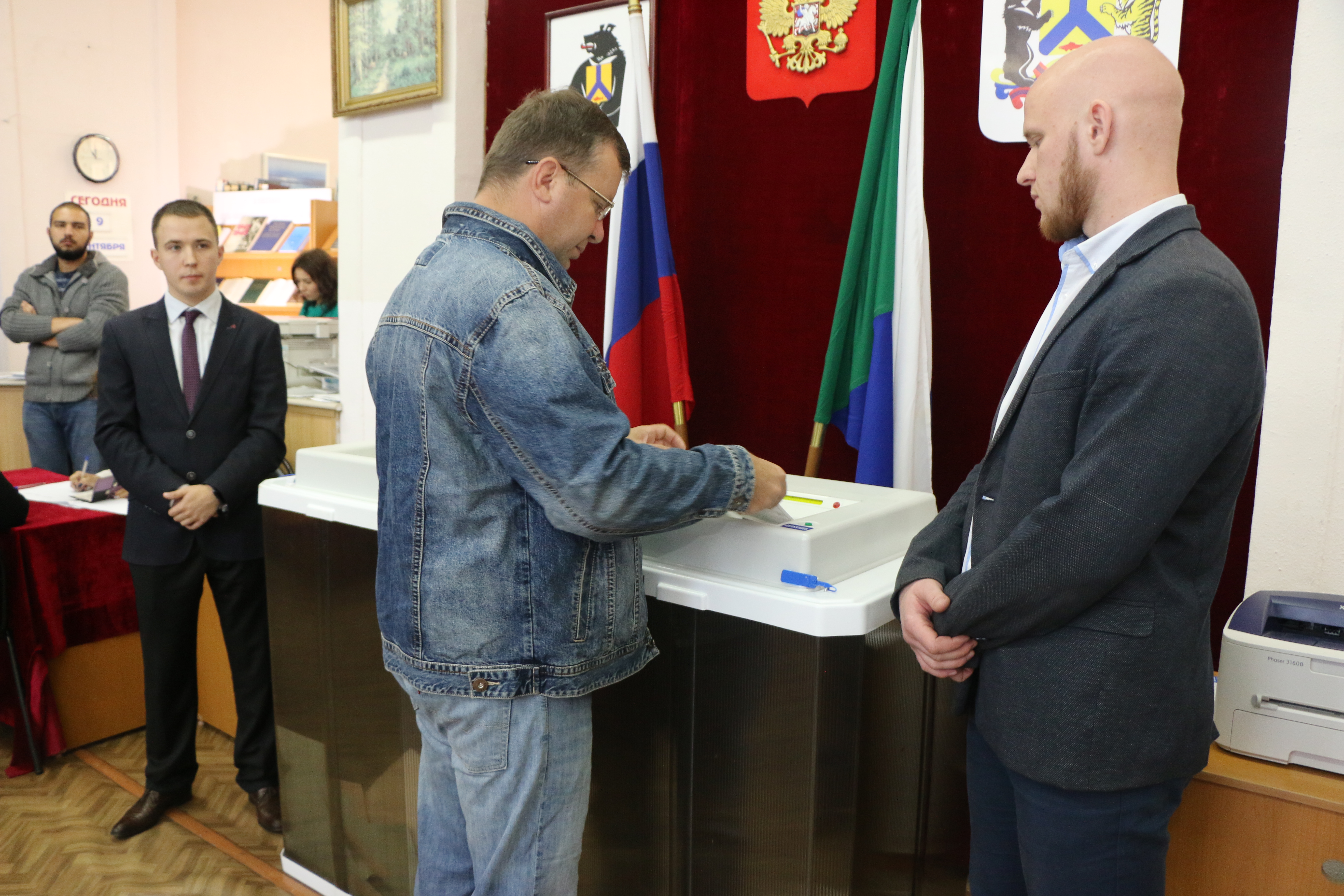 Единороссы пытаются сохранить большинство в Закдуме в условиях падающего рейтинга