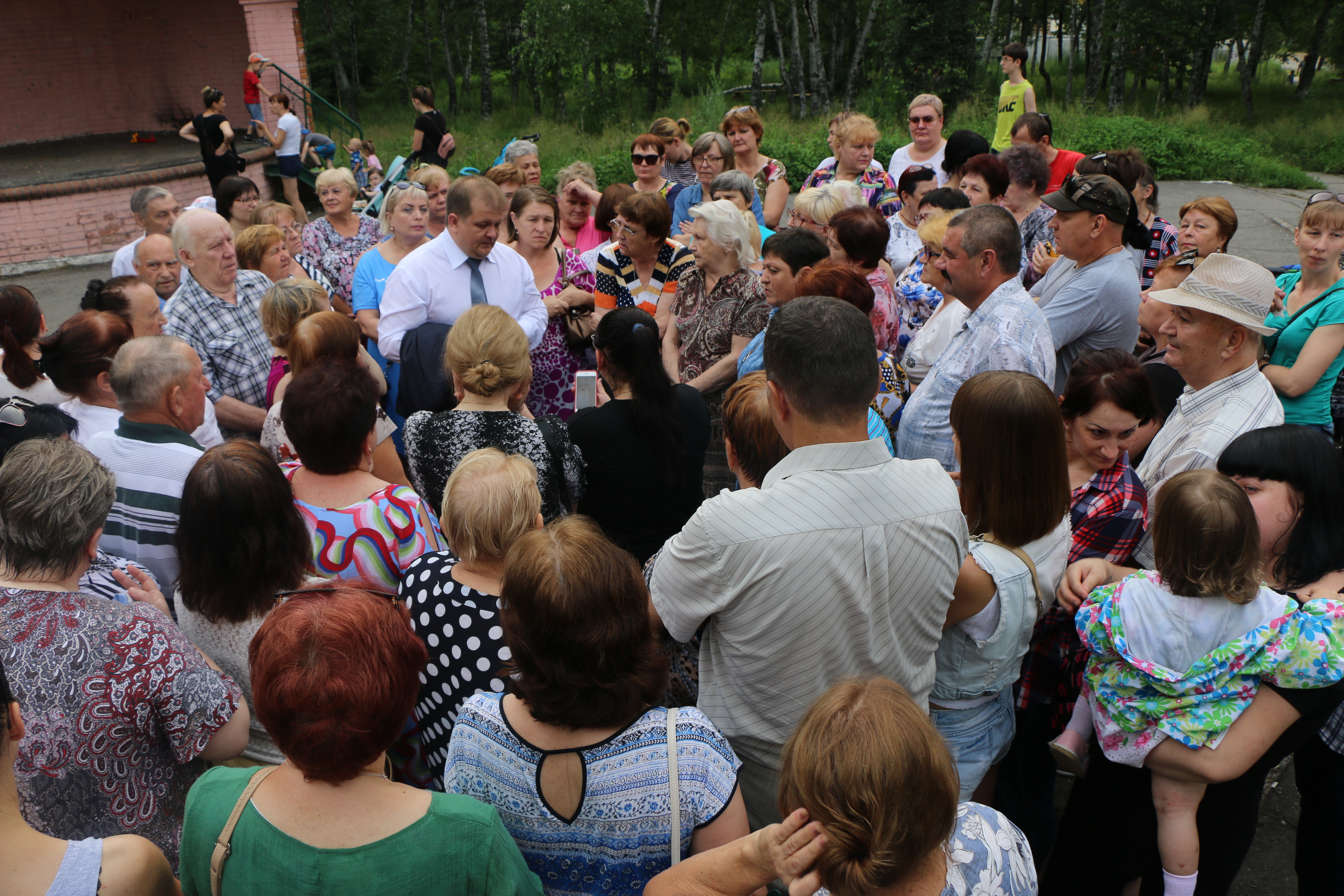 Жители Красной Речки пожаловались Сергею Безденежных на плохую воду