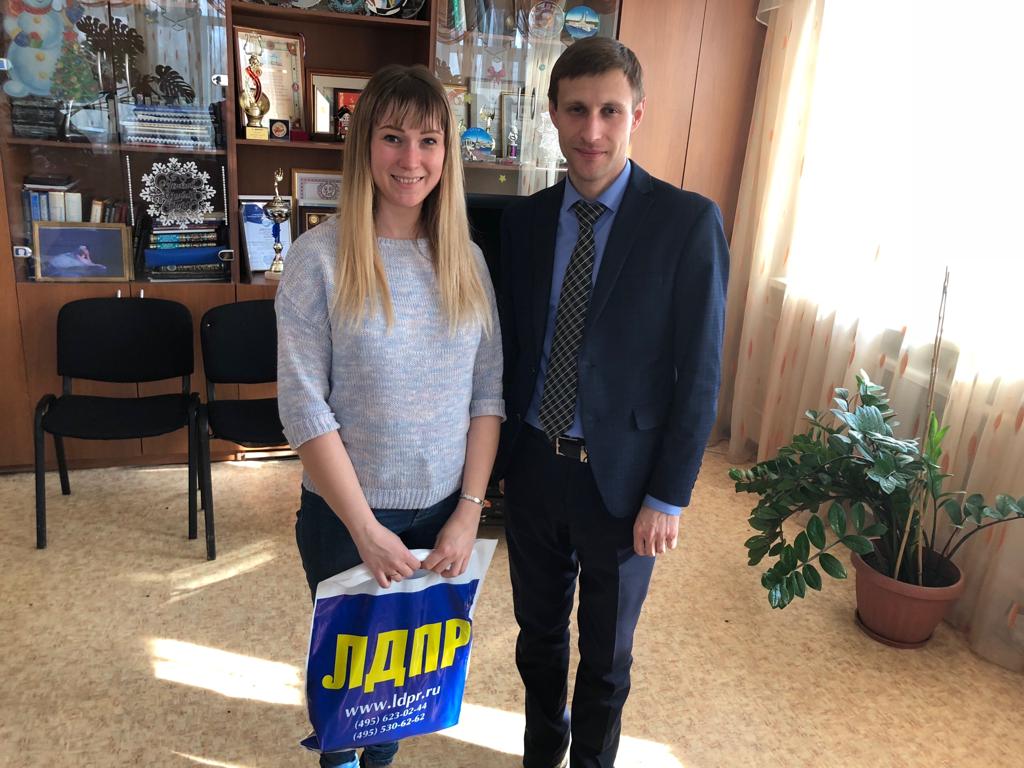 Хабаровские активисты ЛПДР поздравили деятелей культуры с праздником