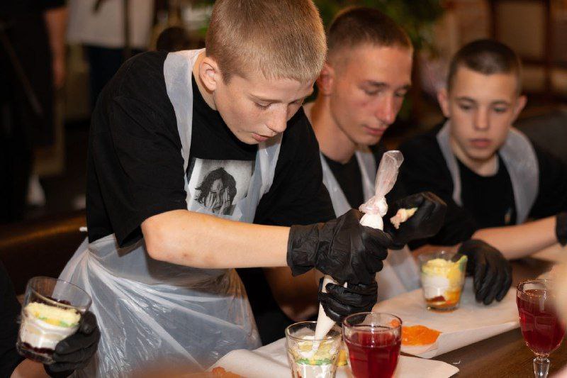 Депутаты ЛДПР провели кулинарный мастер-класс для воспитанников детских домов