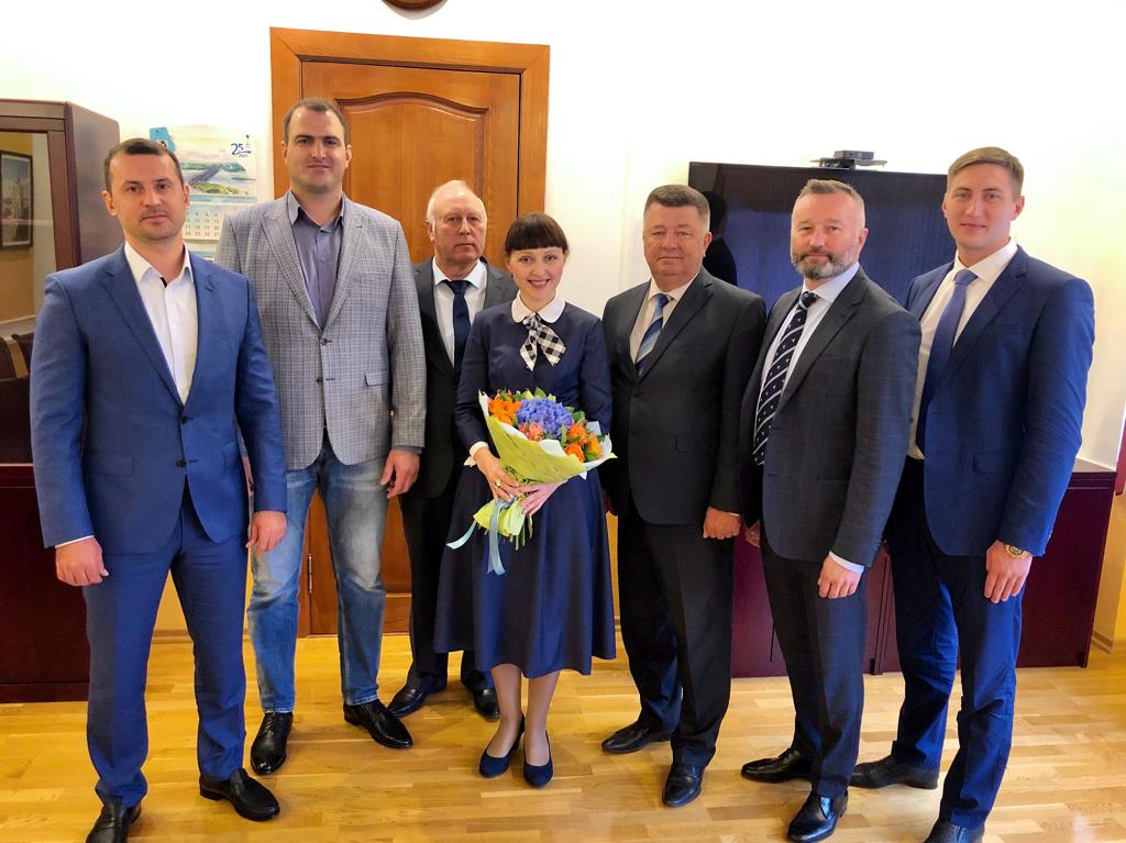 Фракция ЛДПР поздравила спикера Закдумы Ирину Зикунову с Днем рождения