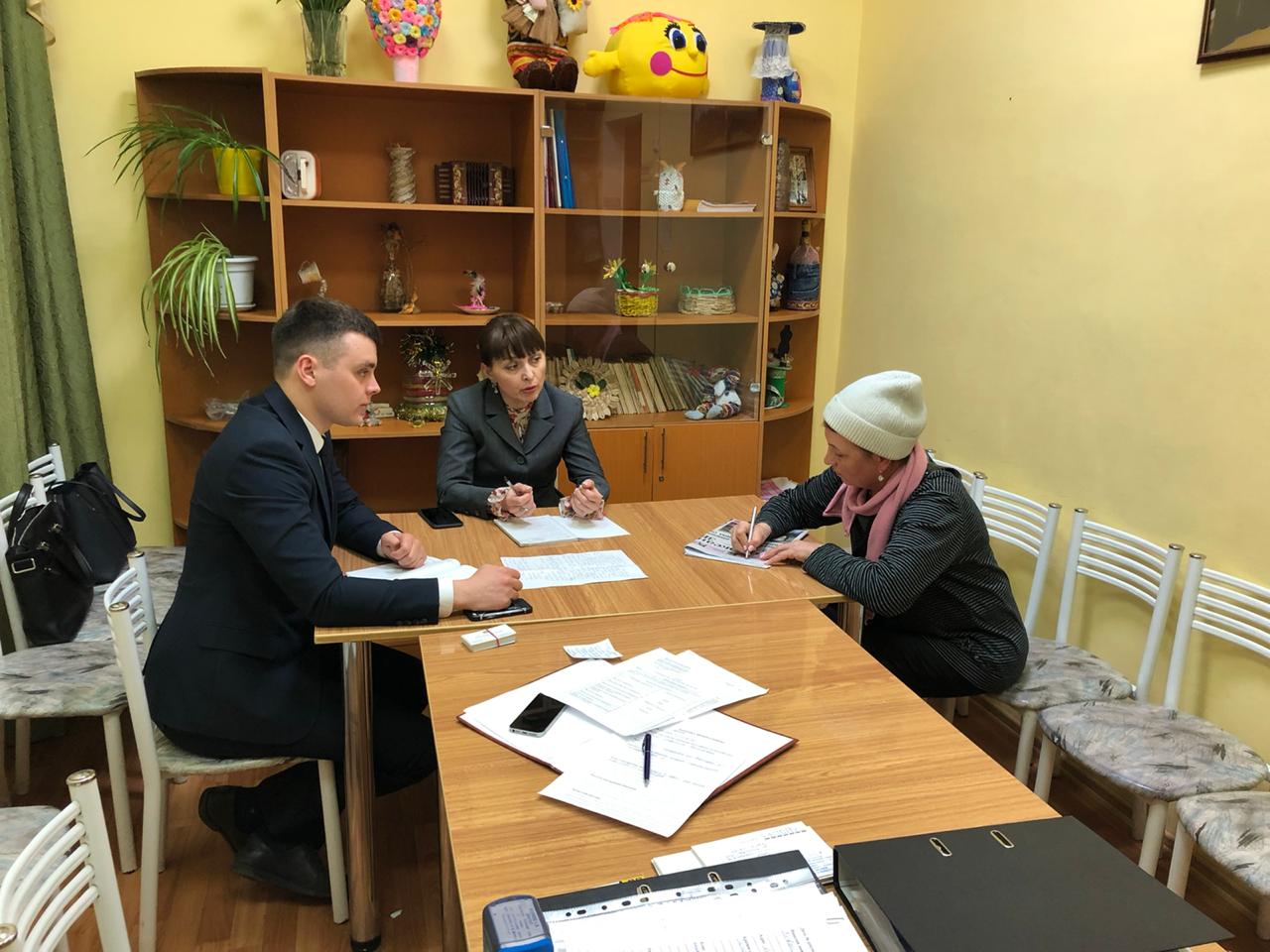 Спикер Закдумы от ЛДПР Ирина Зикунова пообщалась с жителями Хабаровска