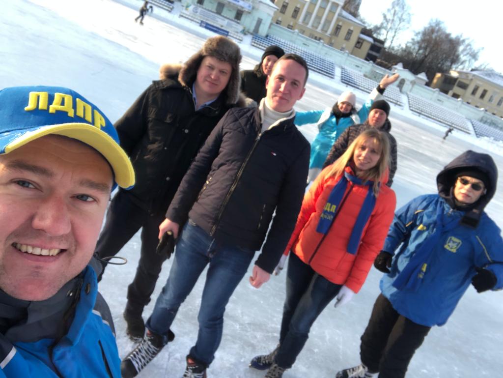 Кировские активисты ЛДПР приняли участие в открытии катка "Динамо"