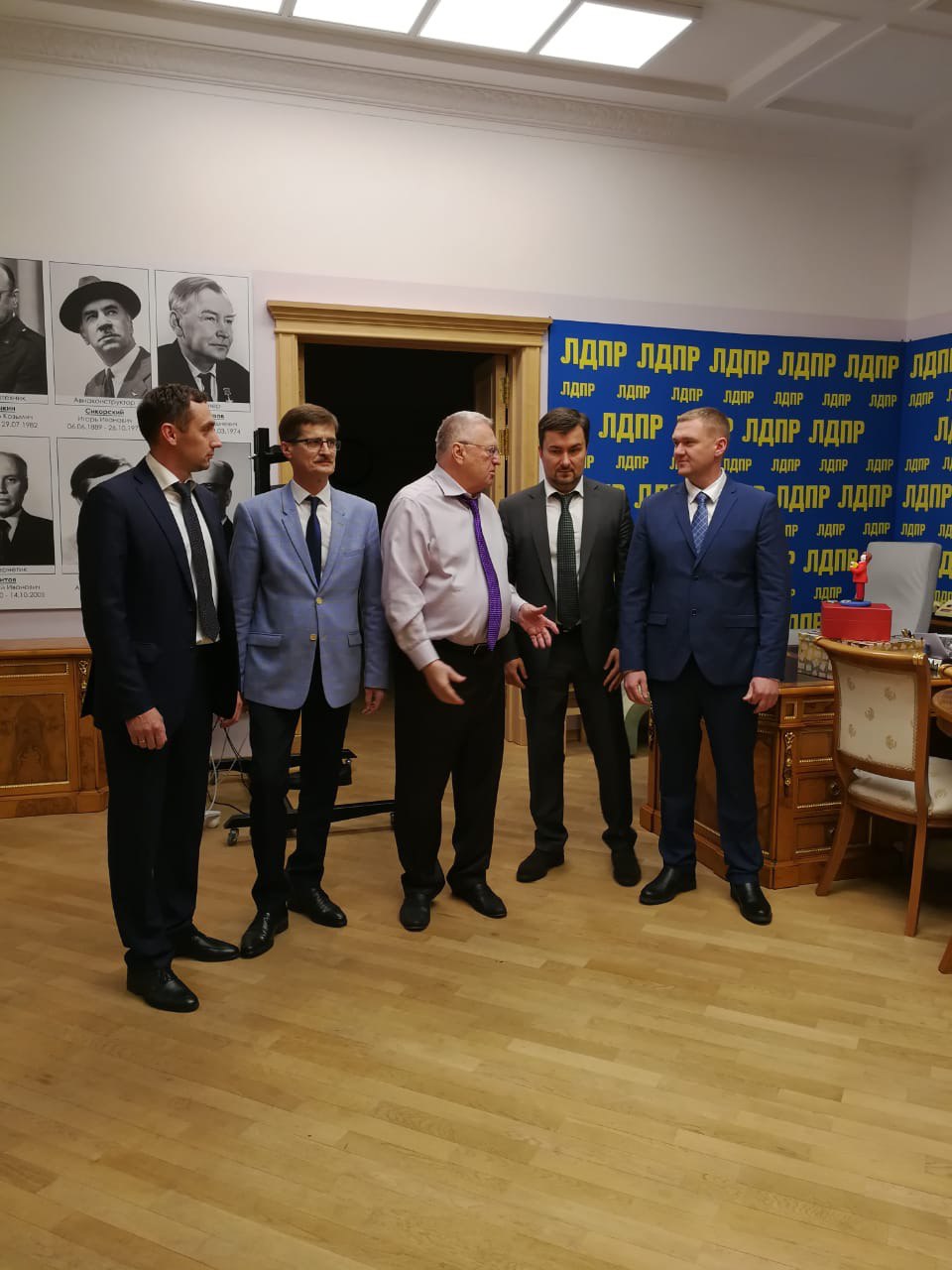 Кировское региональное отделение ЛДПР поздравило Владимира Вольфовича Жириновского с юбилеем партии
