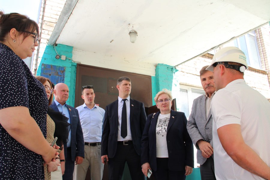 Руслан Федоров вместе с коллегами-депутатами встретился с бойцами стройотряда 