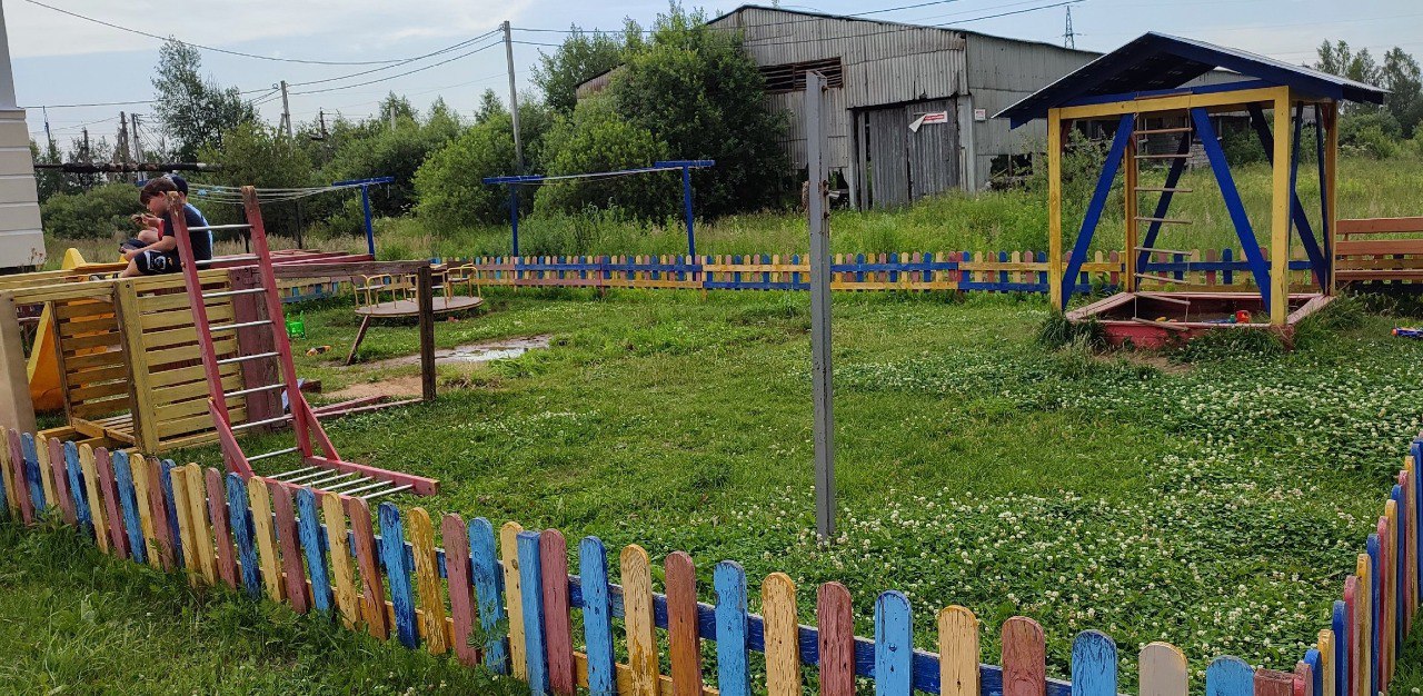 Молодежь ЛДПР требует от властей Костромы привести в порядок детскую площадку в микрорайоне Любавино