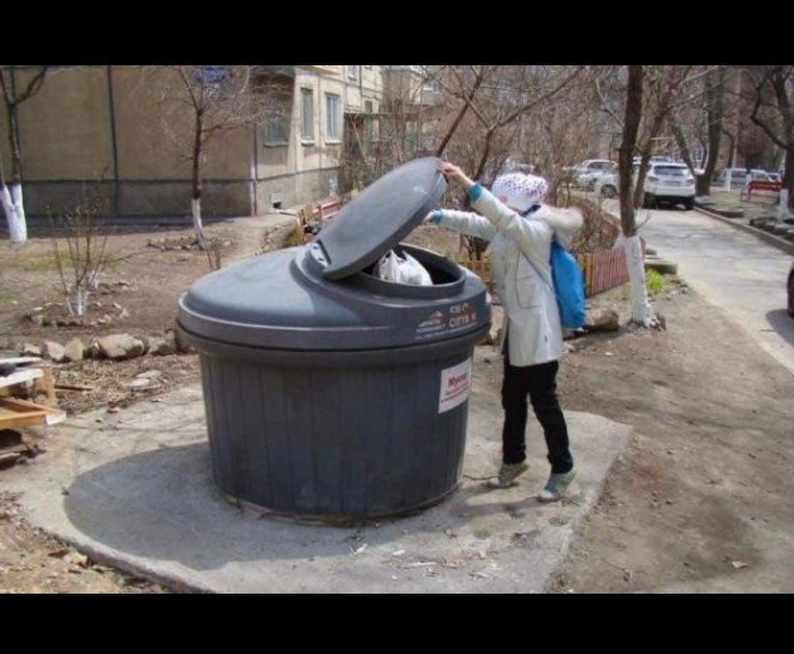 Открытая мусорка. Нано мусорный бак. Мусорные контейнеры Хабаровск. Открытие помойки. Пылесос похож на мусорку.