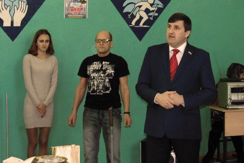 Представители ЛДПР поздравили спортсменов-гиревиков
