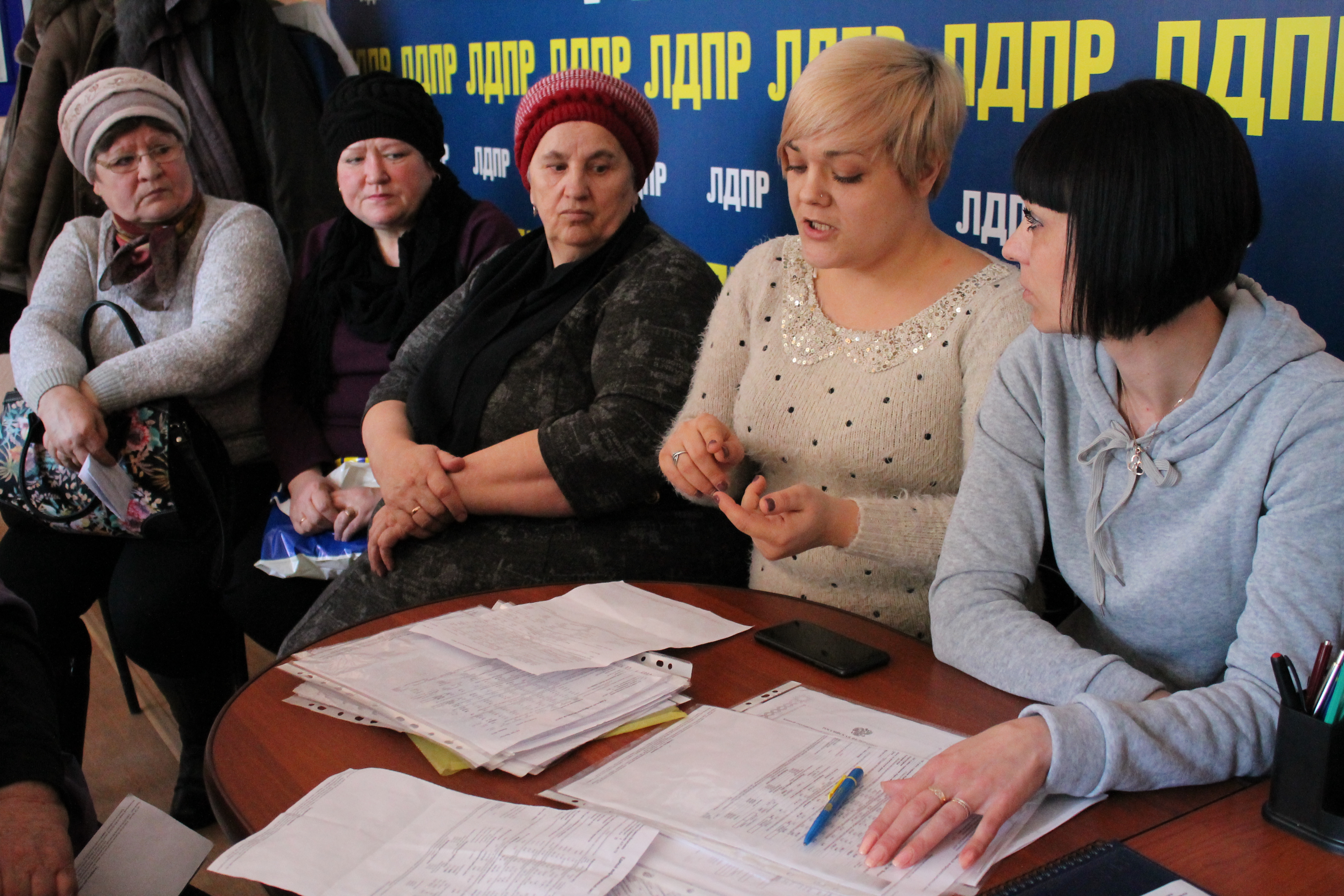 Зауральцы просят ЛДПР помочь в проблемах с ЖКХ