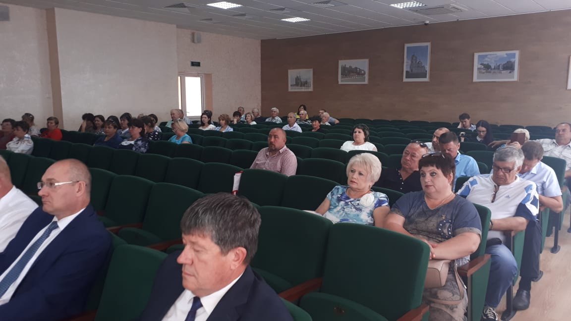 Как проходят встречи кандидатов в губернаторы с муниципальными депутатами