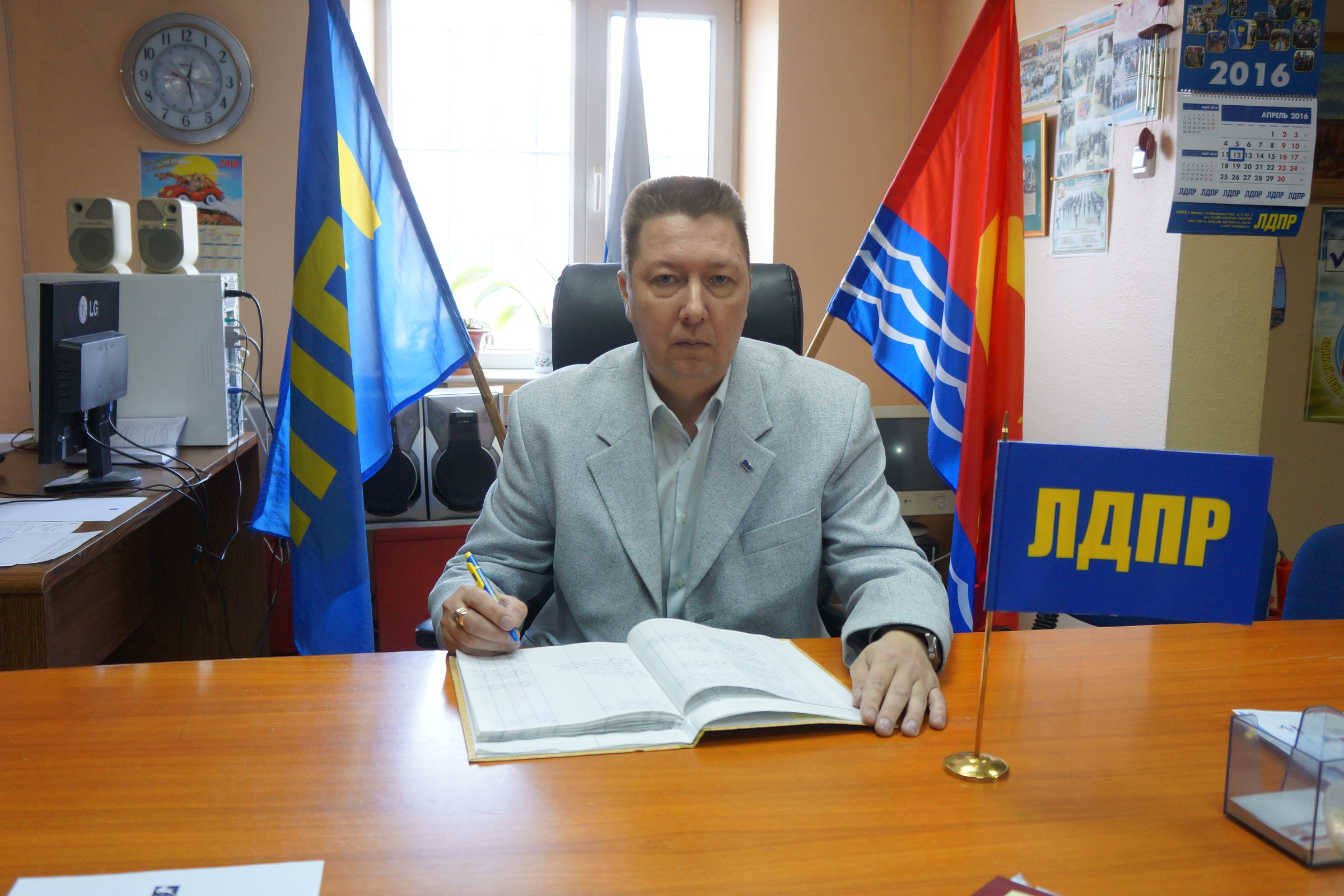 ЛДПР выступает за расширение списка получателей льгот по уплате подоходного налога и за введение прогрессивной шкалы налогообложения