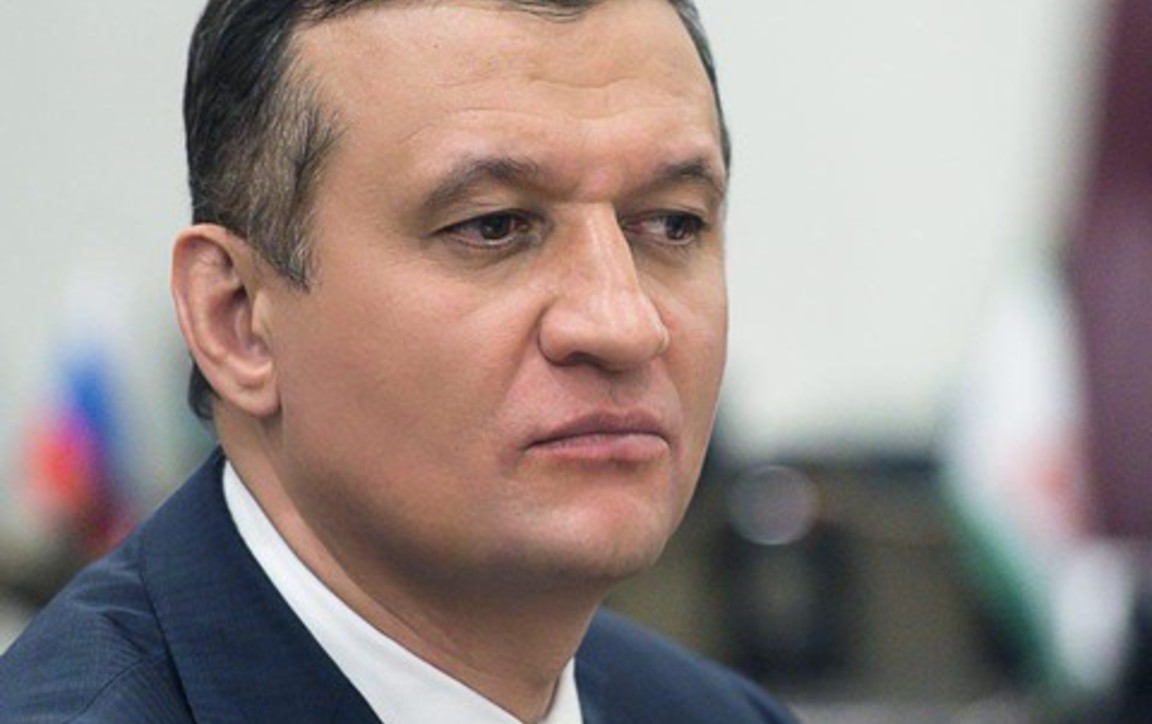 Начальную военную подготовку нужно снова преподавать в школах, убеждён Дмитрий Савельев