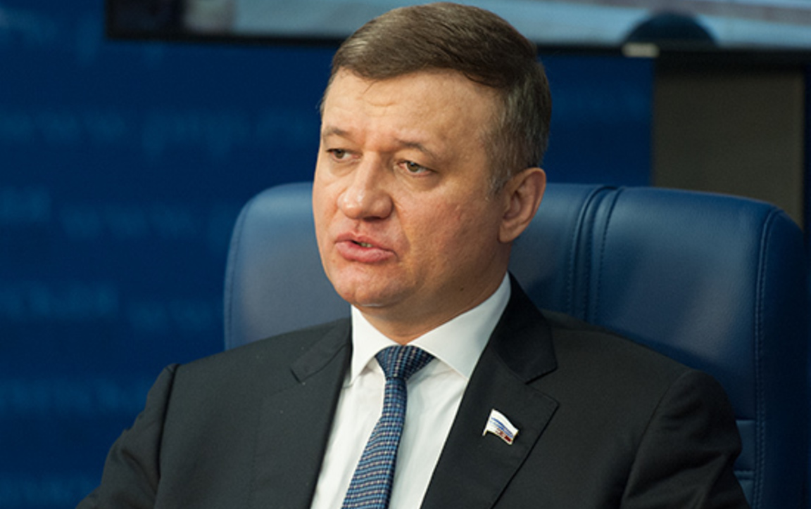 Необходимо ввести культуру безопасного поведения на дороге в школьный курс, убеждён Дмитрий Савельев