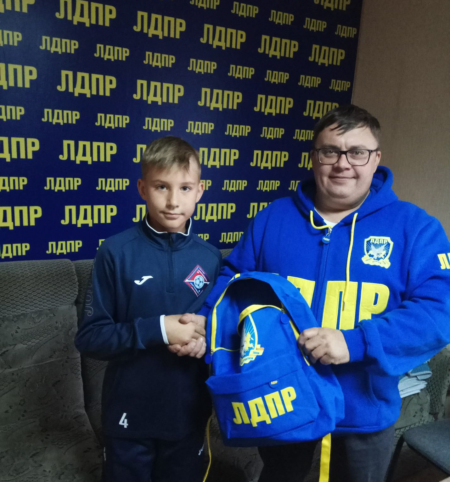 В День защиты детей мордовское региональное отделение ЛДПР поздравило Кондина Артема, как лучшего игрока футбольной команды «Мордовия - 2007»!