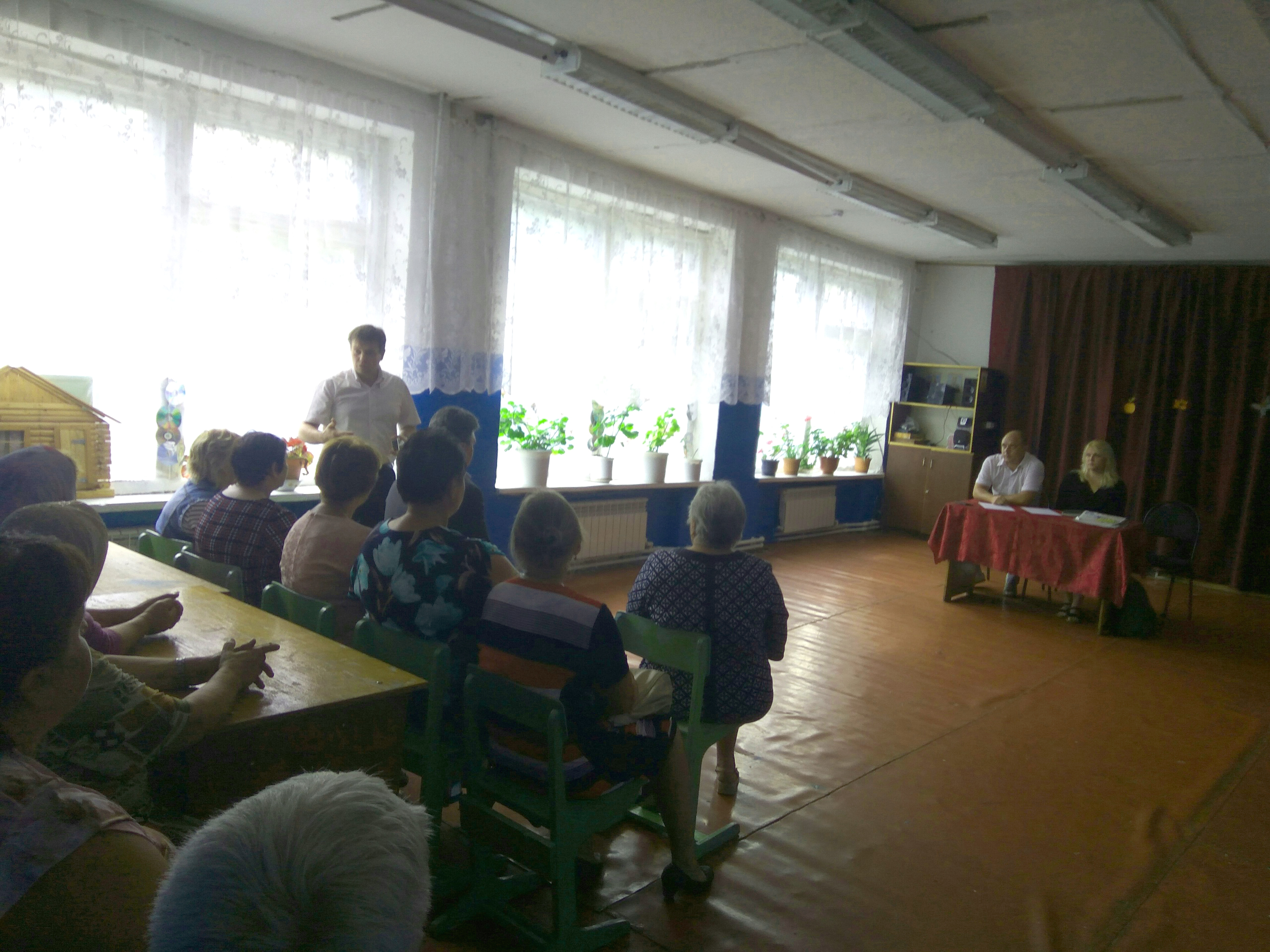 04.09. в селе Уришки Ромодановского района состоялась встреча избирателей с кандидатом в депутаты Совета депутатов Трофимовщинского сельского поселения от ЛДПР Николаевой Анной