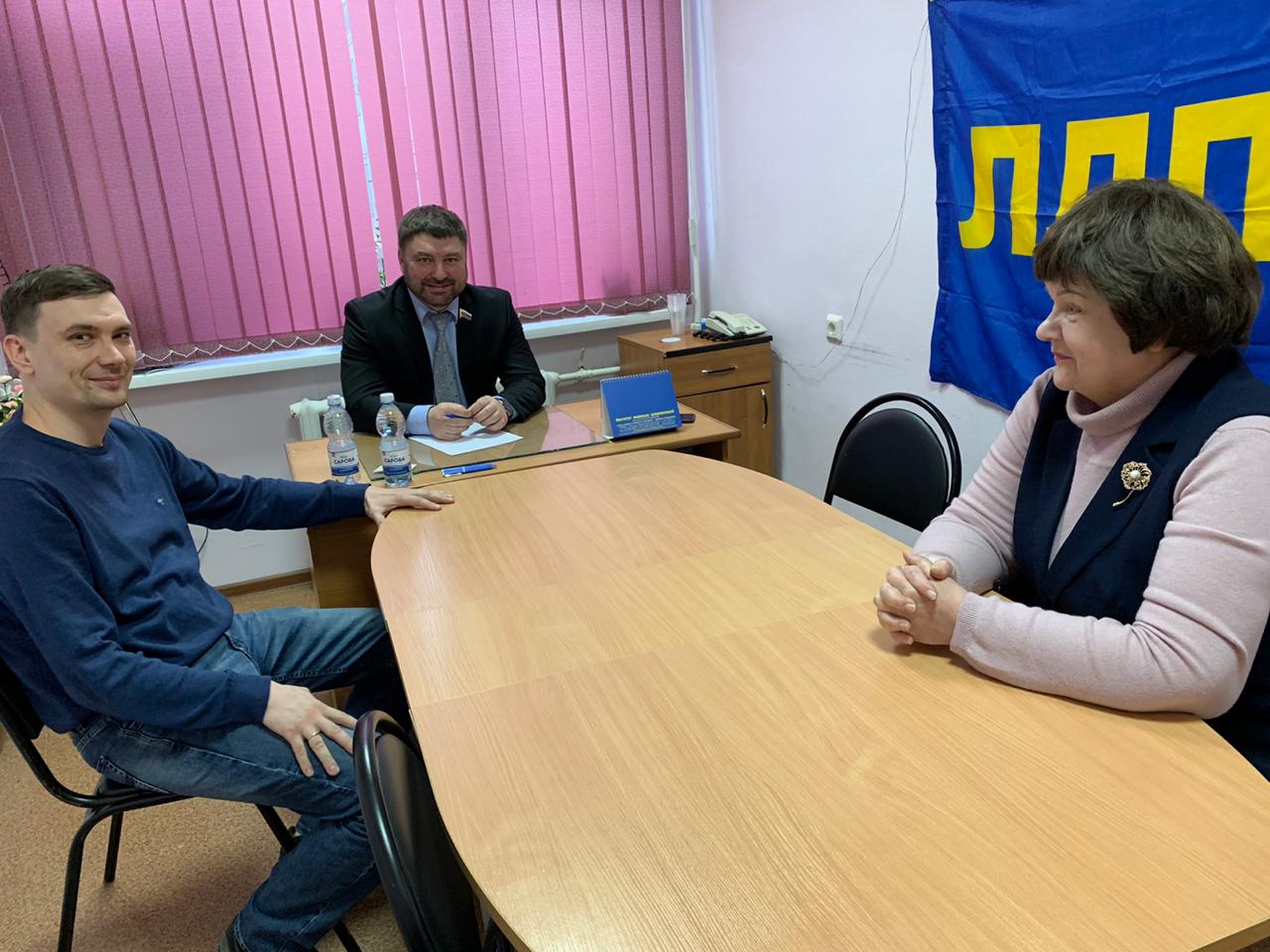 Депутат фракции ЛДПР ЗСНО Владислав Атмахов встретился с жителями Сарова