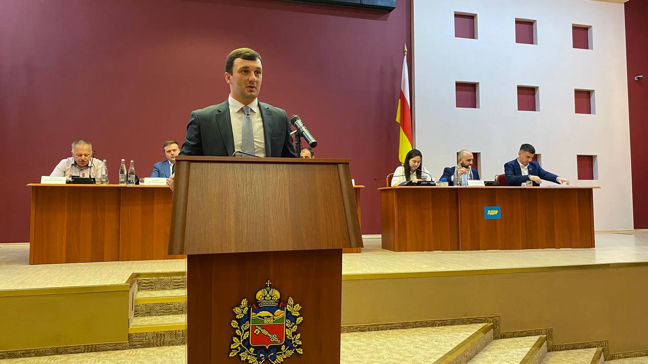 Парламент северной осетии. Заседание. Парламент северной осетии. Парламентская республика. Токаев нох хасанбиевич.