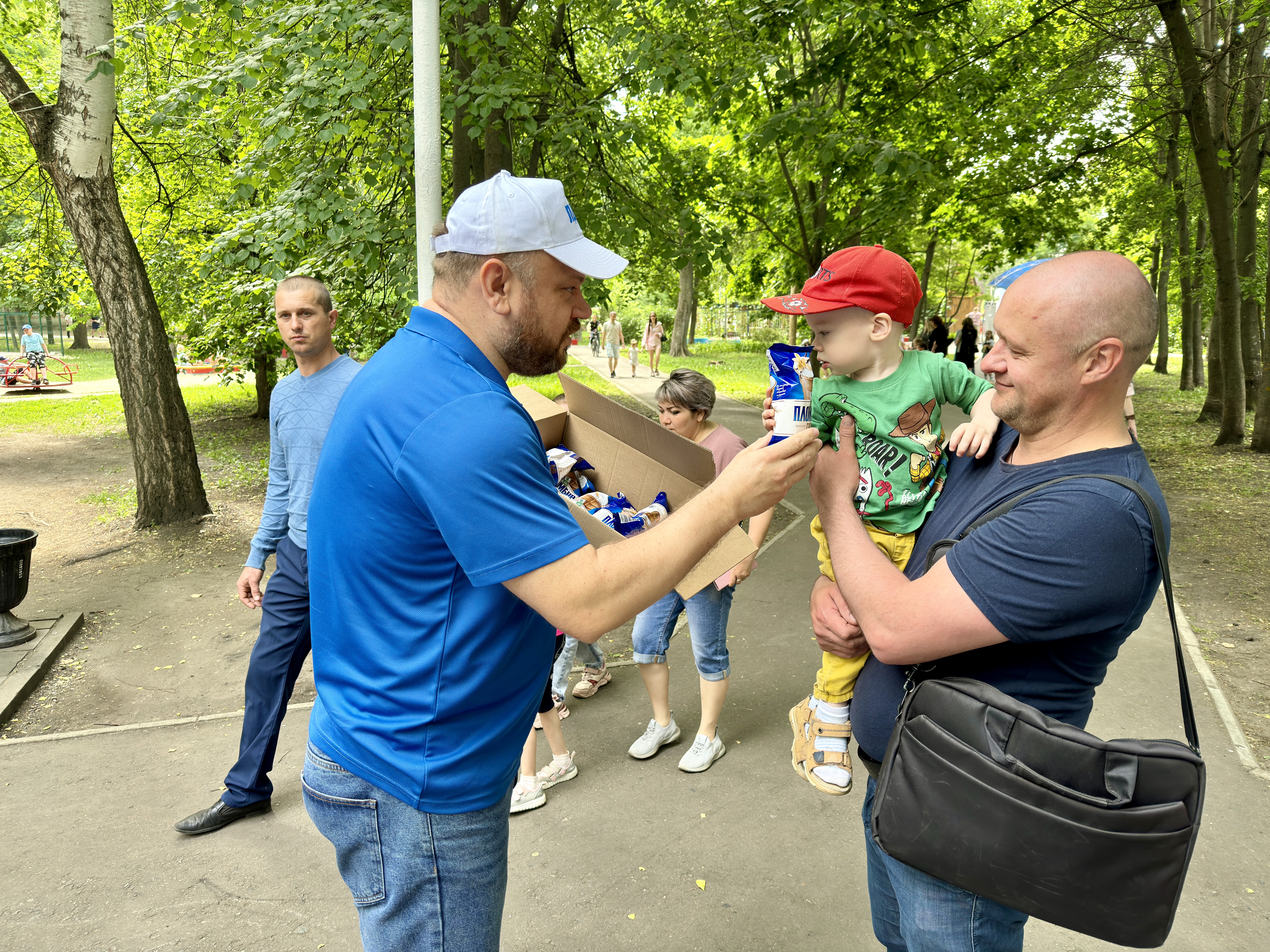 Депутат ЛДПР Александр Васильев организовал благотворительную акцию в День защиты детей