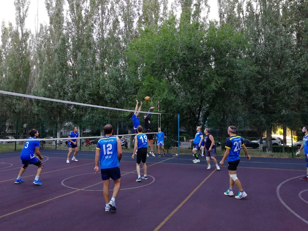 Команда ЛДПР по волейболу радует болельщиков совей игрой.