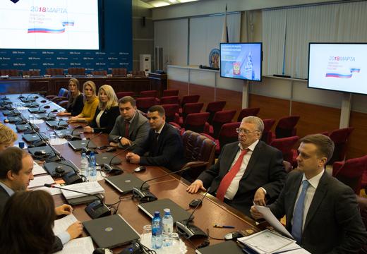 Владимир Жириновский самым первым из претендентов на пост Президента РФ подал в ЦИК документы
