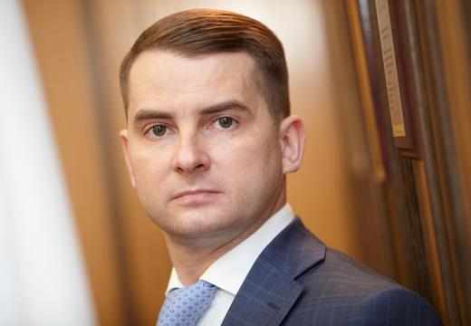 Ярослав Нилов: Повышение размера пособия по безработице – борьба не с причиной, а с последствиями