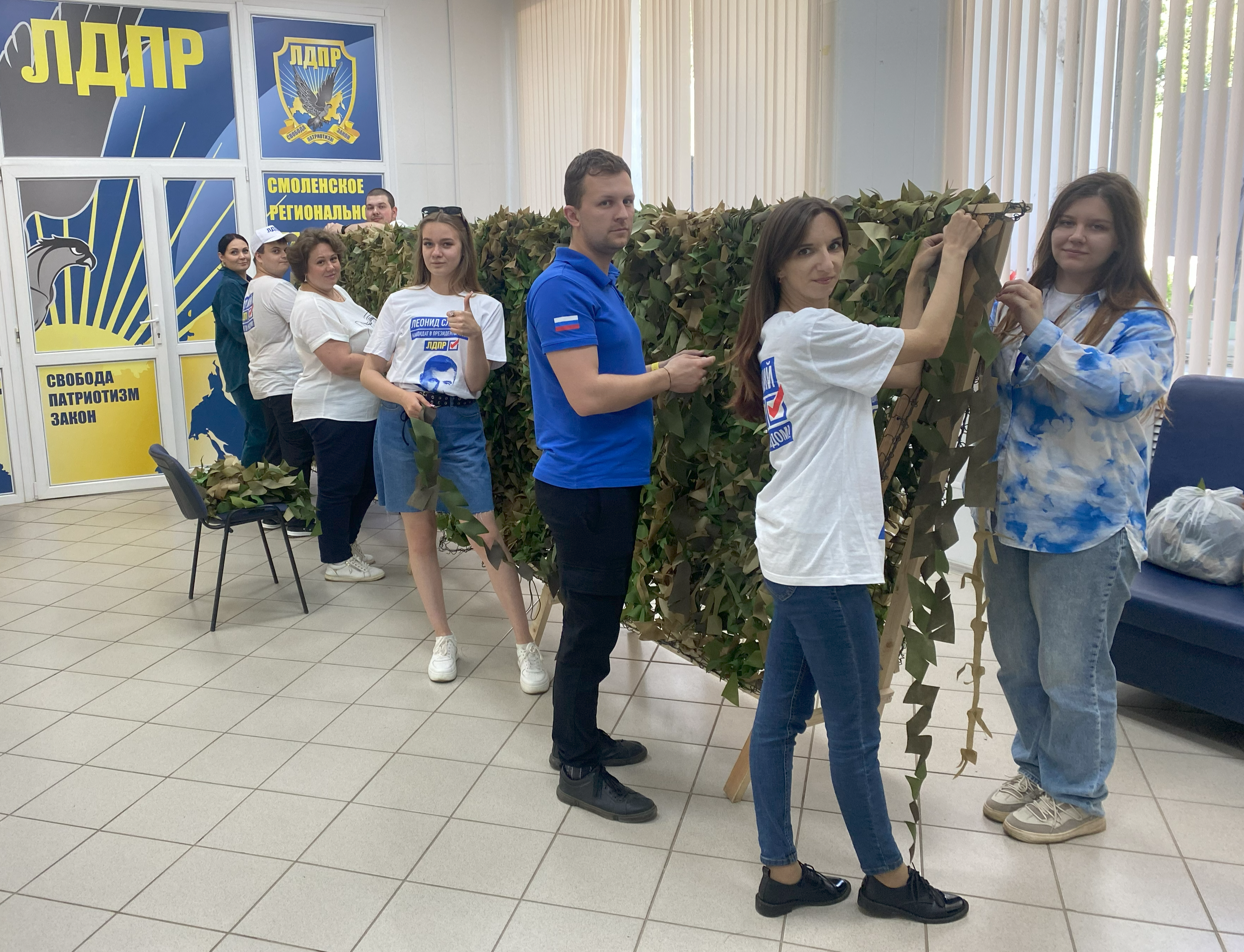 Смоленские активисты призвали смолян вступать в ряды волонтеров СВО