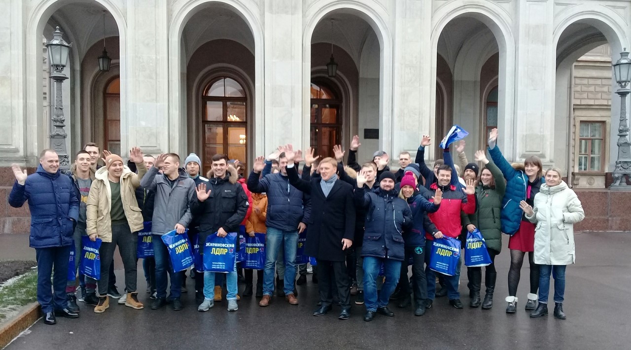 ЛДПР отправила петербургскую "канатную" сборную на соревнования