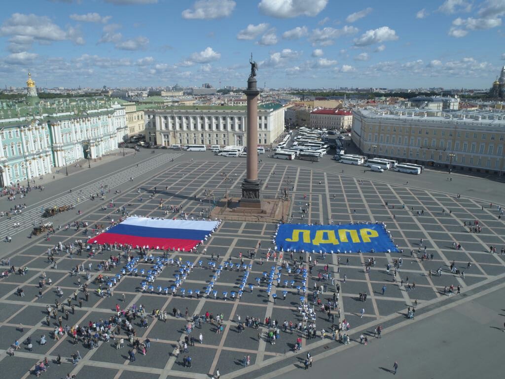 Разные флаги, один народ