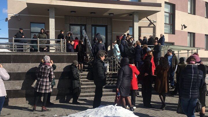 Из здания Невского районного суда эвакуировали более 100 человек