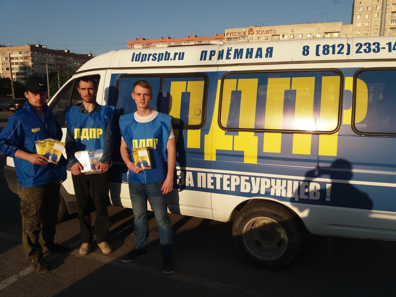 Пикет на "Озерках": высокий спрос на Жириновского