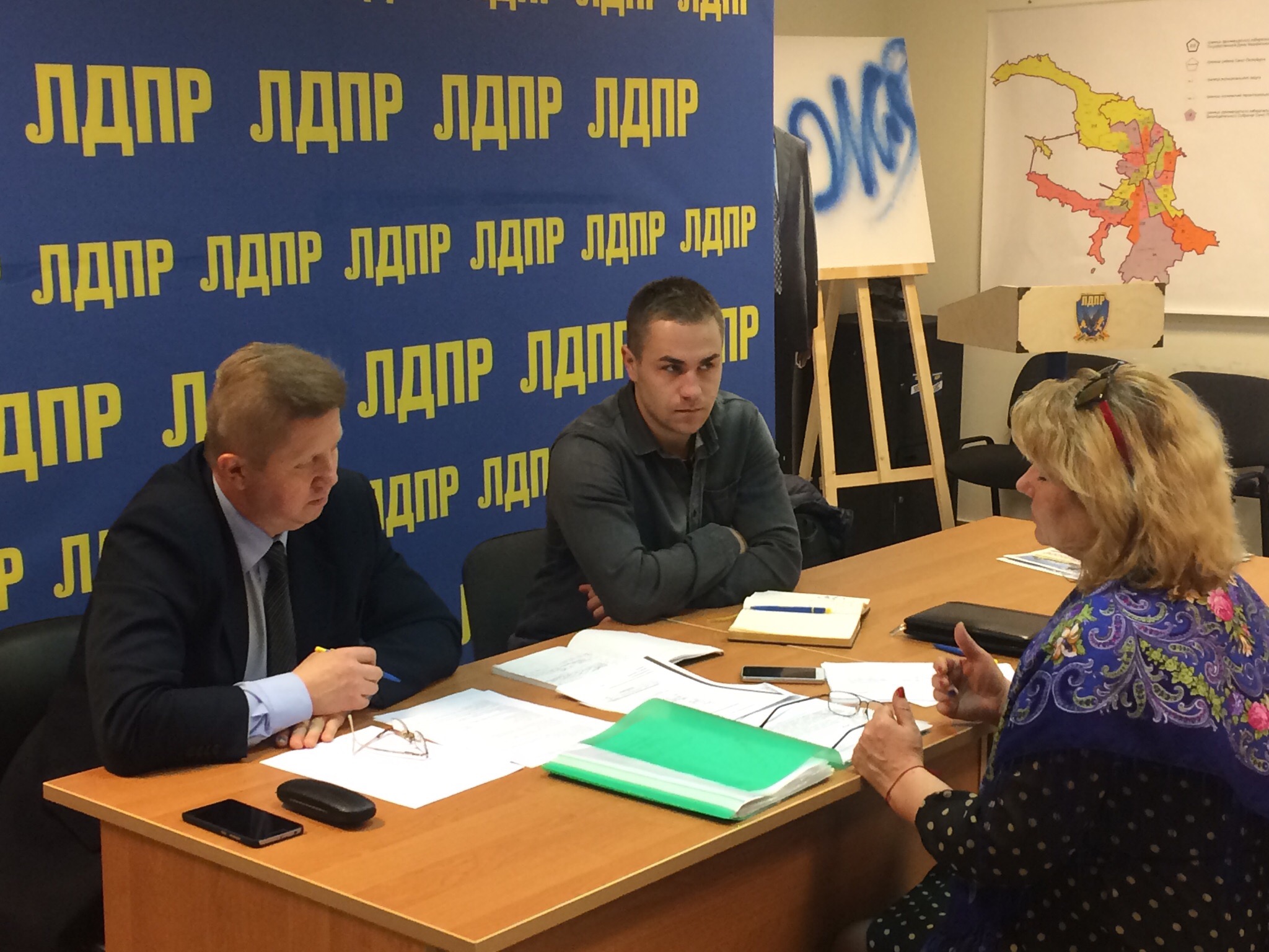 Депутат Сысоев принял петербуржцев