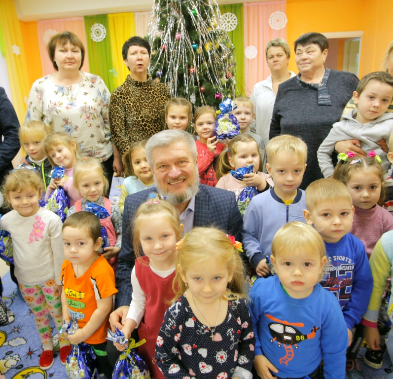 Новогодние подарки от ЛДПР