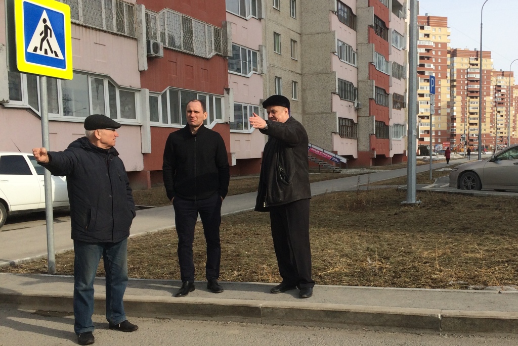 Дмитрий Елагин встретился с жильцами дома 156/1 по улице Широтной