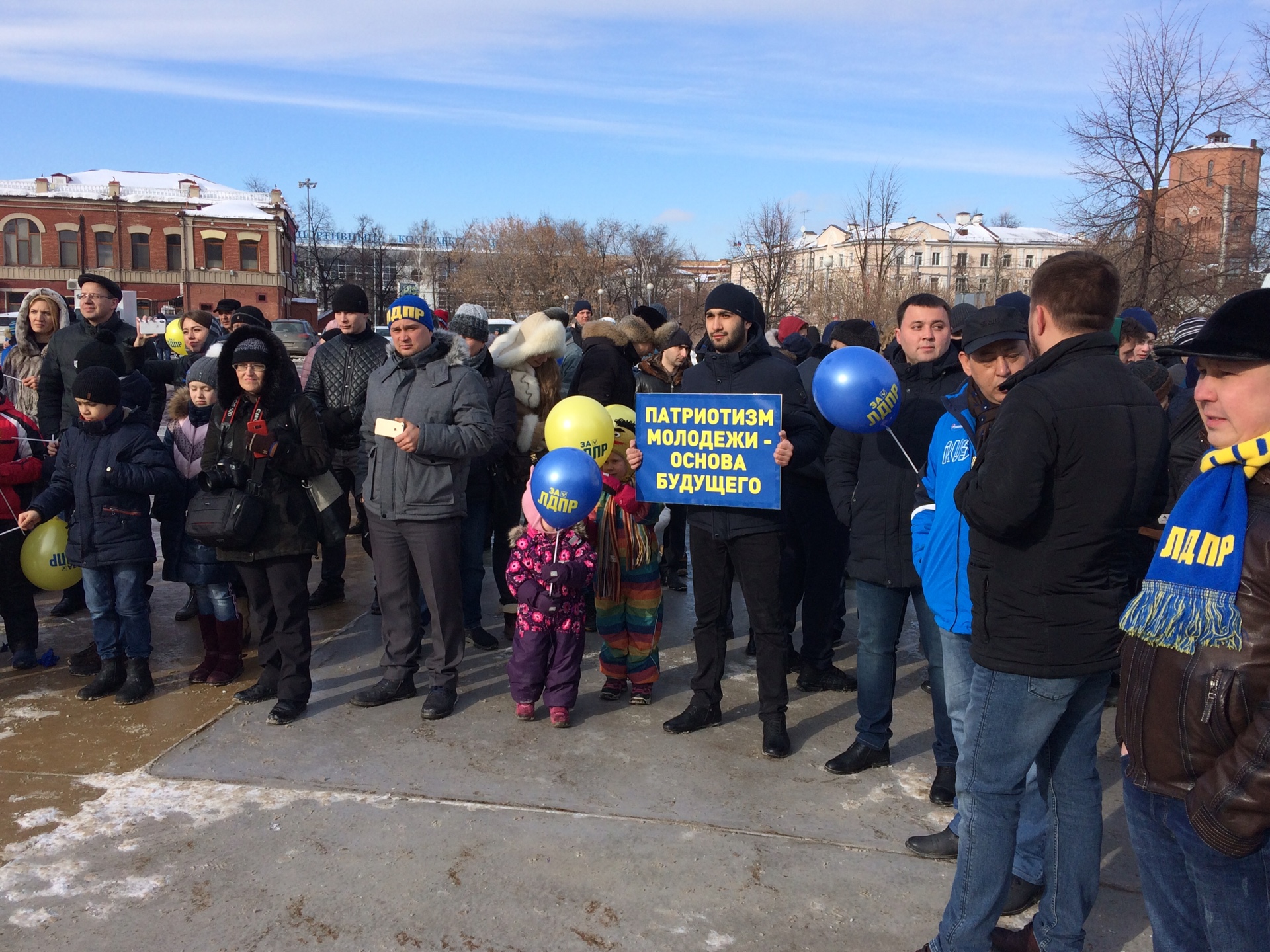 Праздничный митинг-концерт ЛДПР прошел в Тюмени