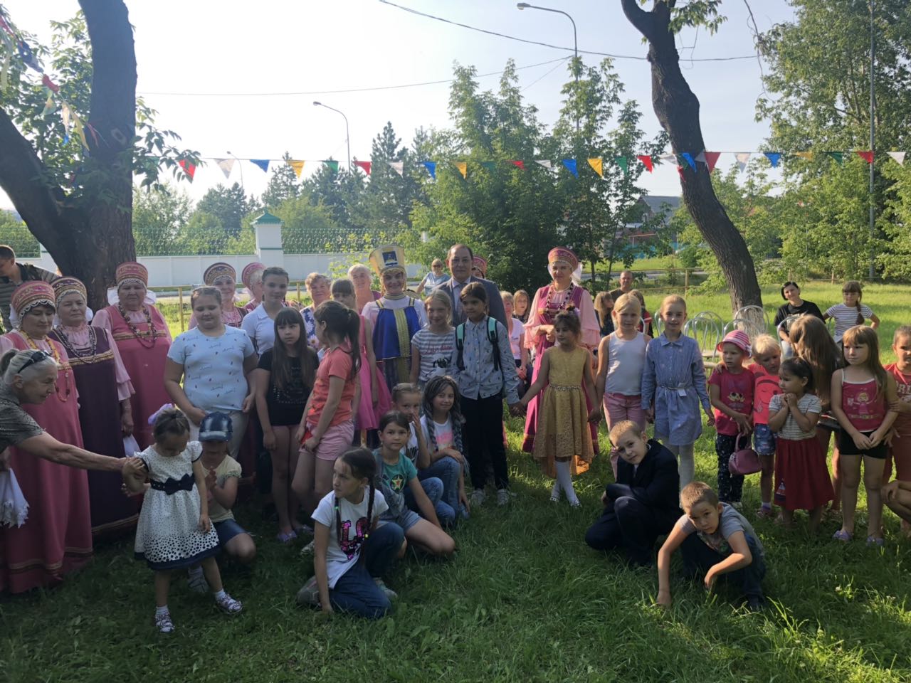 Мурат Тулебаев поздравил жителей Калининского округа с днем города Тюмени