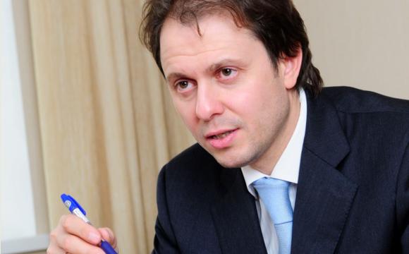 Владимир Сысоев помог семье из Сургутского района с переселением из аварийного дома