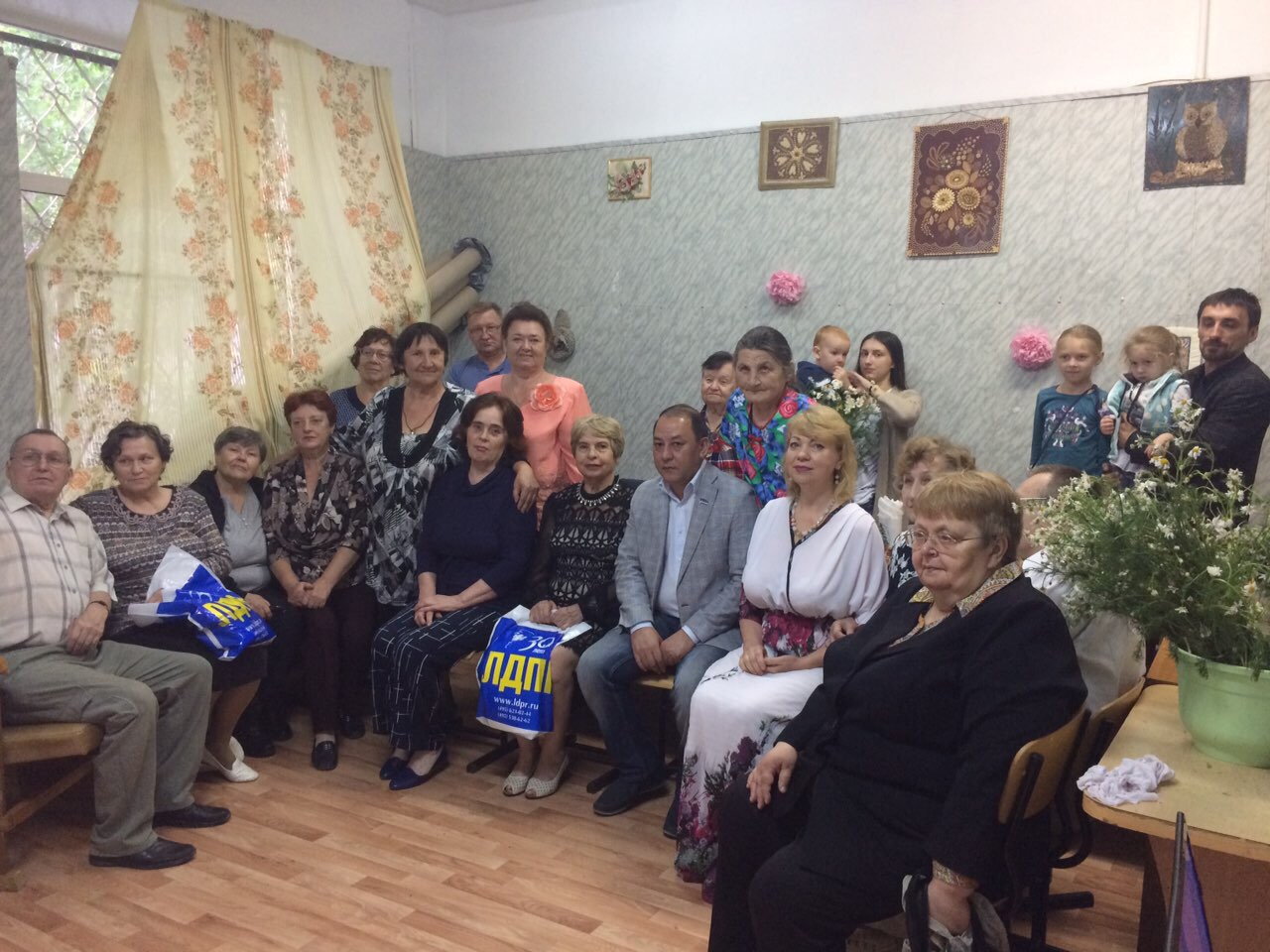 Мурат Тулебаев поздравил семьи с Днем семьи, любви и верности
