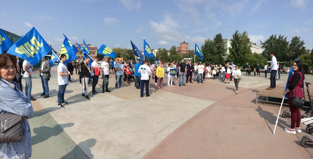 ЛДПР поздравила тюменцев с Днем государственного флага России